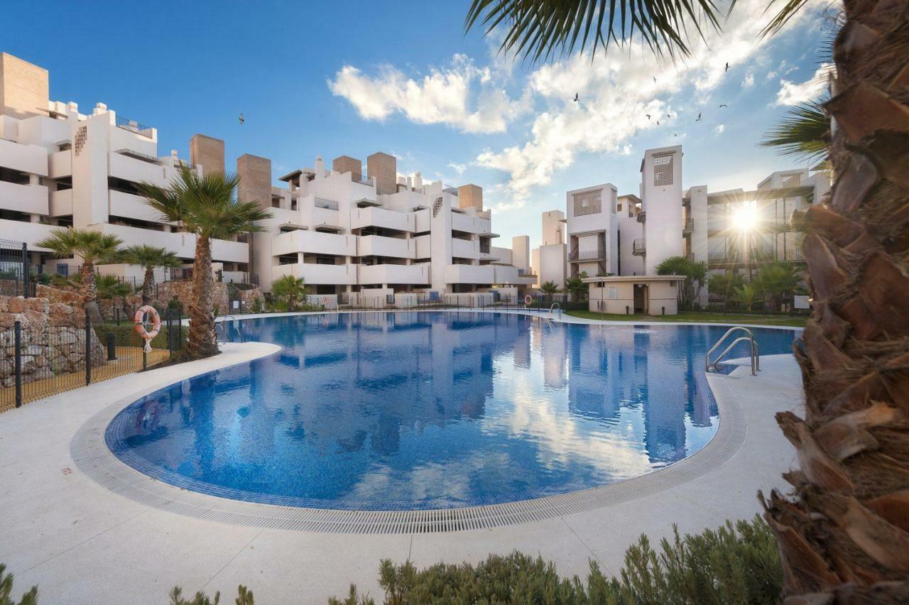 Bahia De La Plata Luxury Apartments Estepona Esterno foto